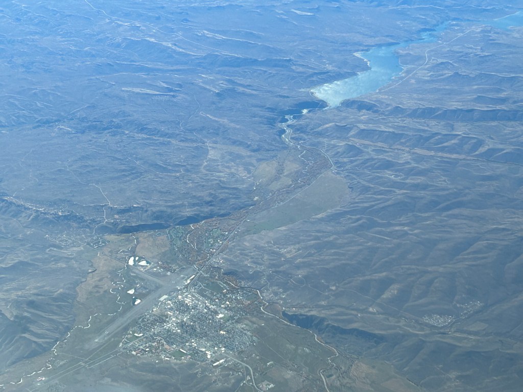 La ciudad de Blue Mesa, donde hasta se puede apreciar su aeropuerto.